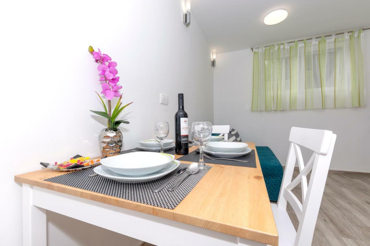 Apartments West Coast Split Luaran gambar