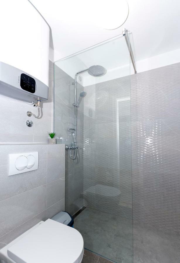 Apartments West Coast Split Luaran gambar