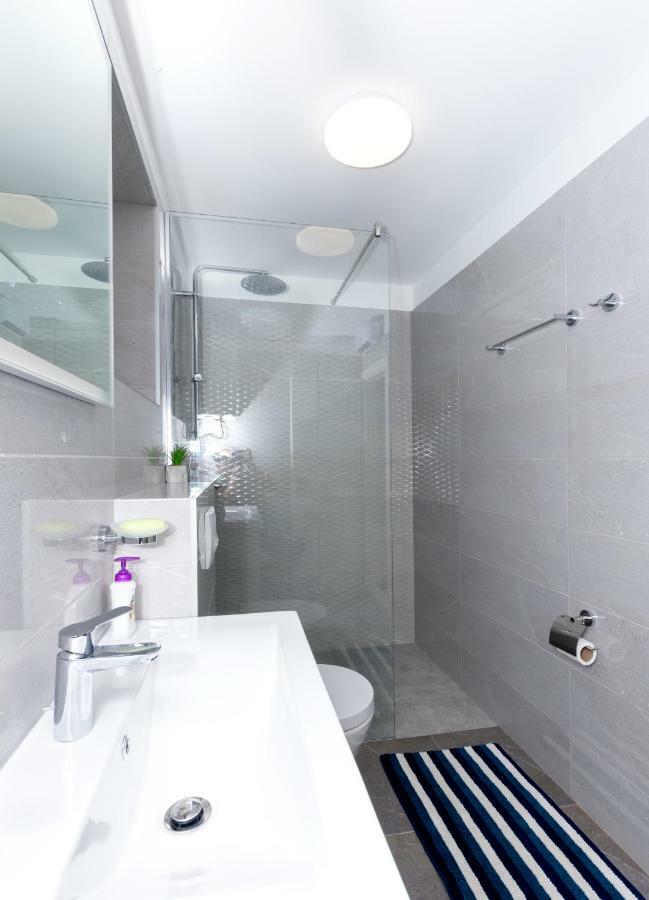 Apartments West Coast Split Luaran gambar