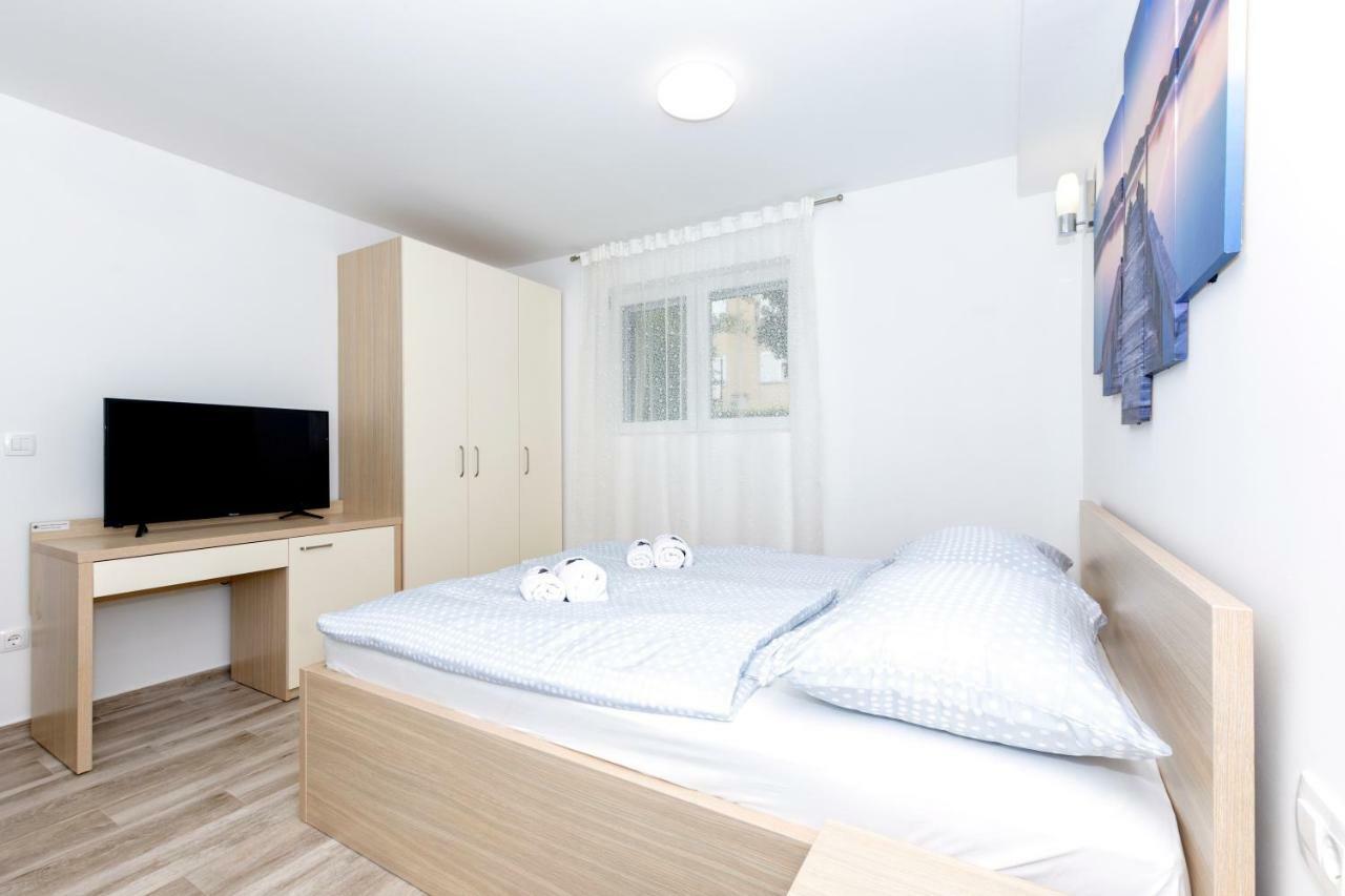 Apartments West Coast Split Luaran gambar
