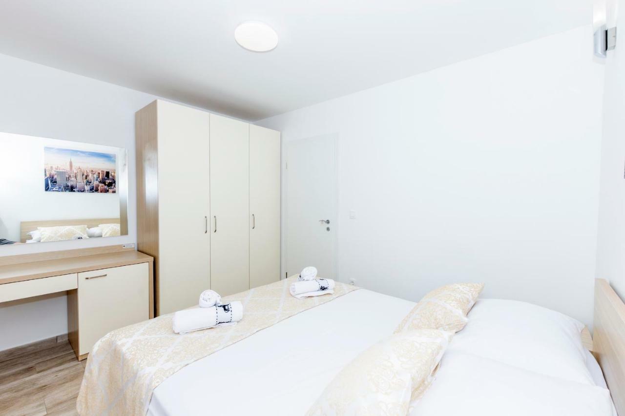 Apartments West Coast Split Luaran gambar